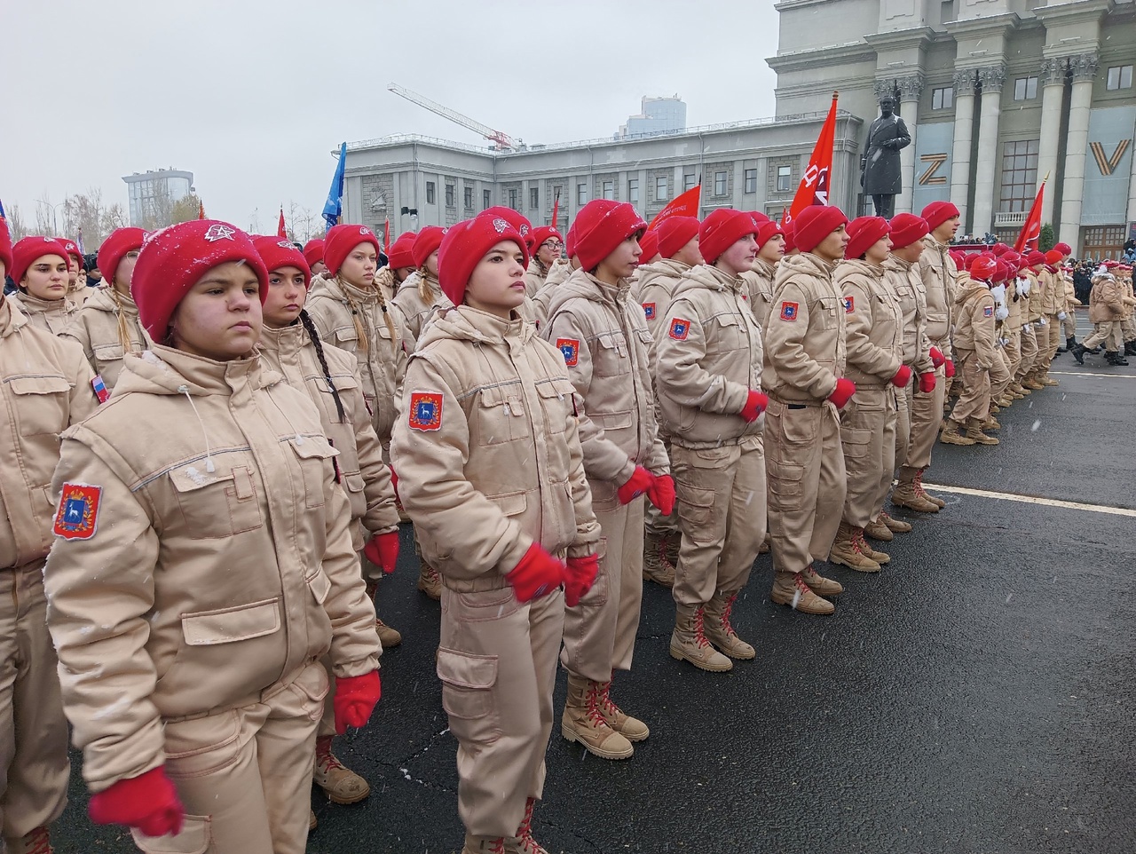 В общем строю