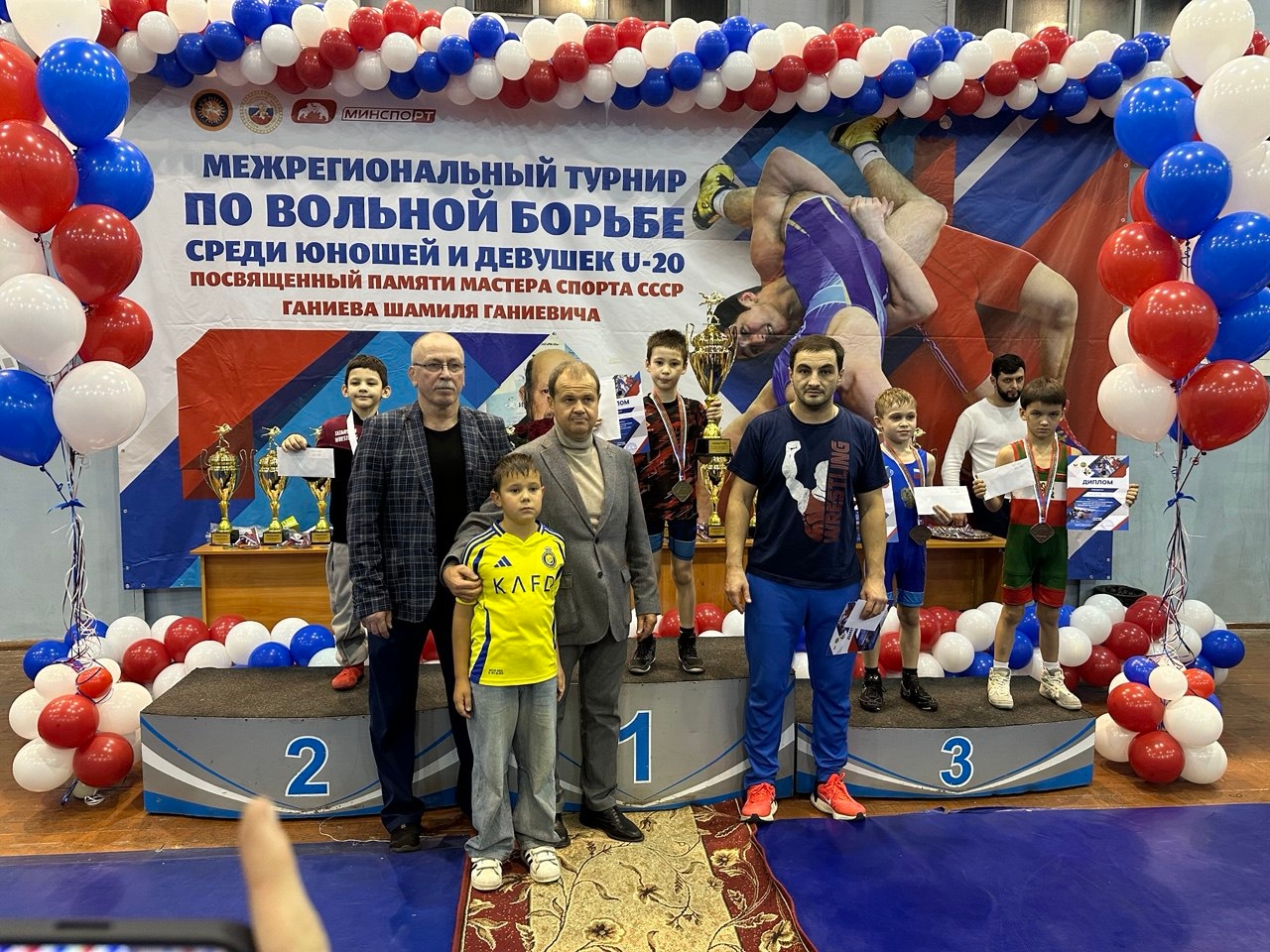 Поборолись в Казани и в Москве