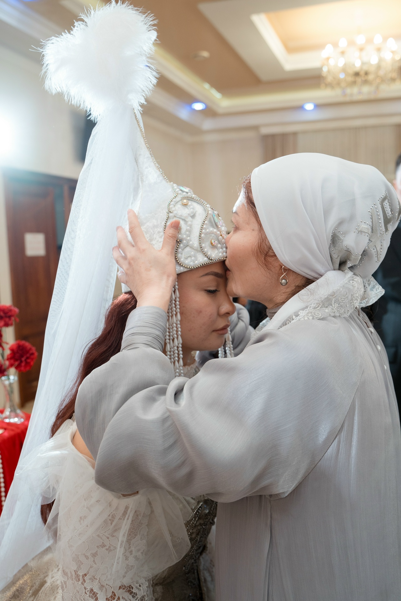 Слезы до свадьбы, зеленое платье и белая дорога