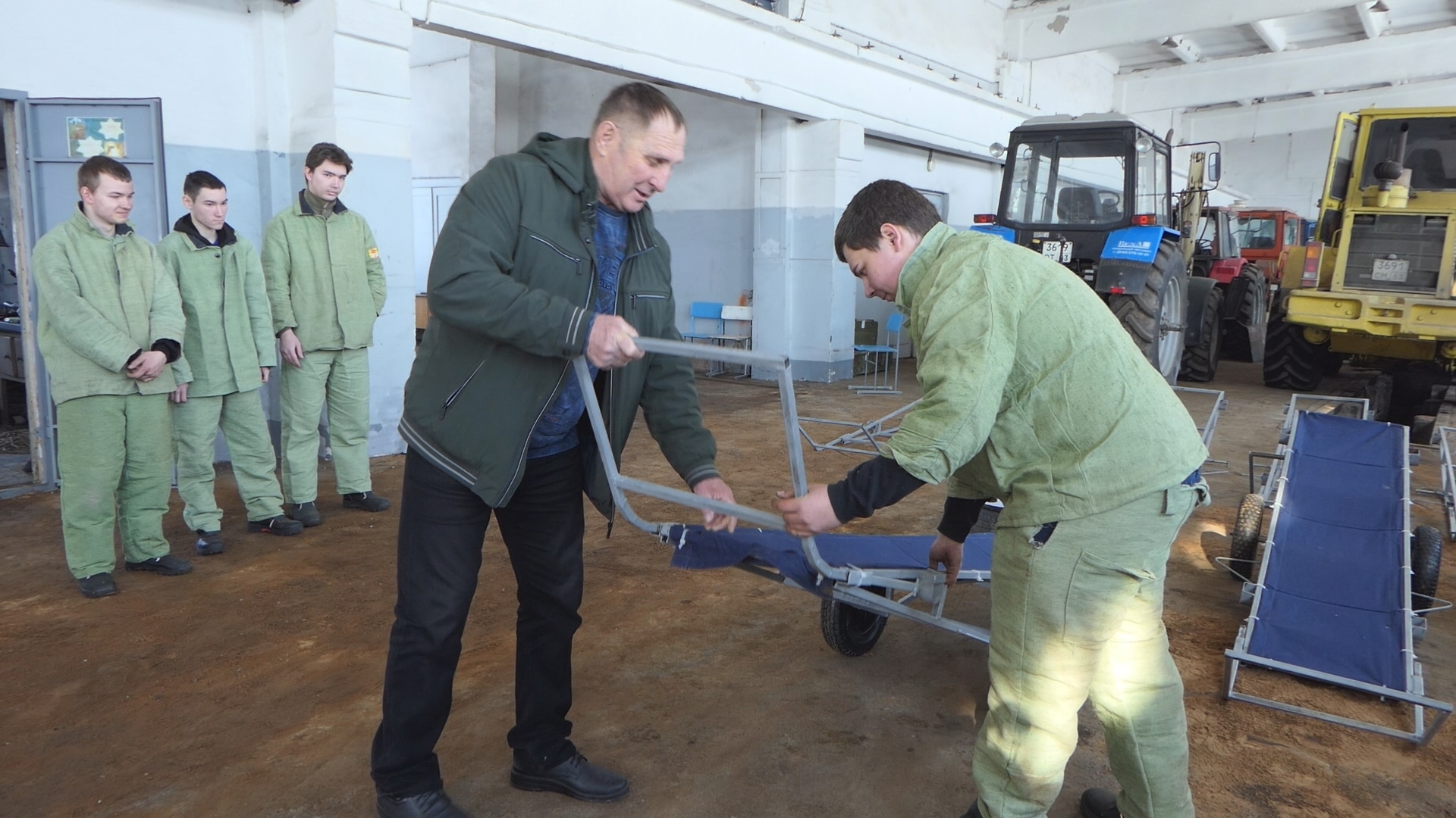 Помощь идет