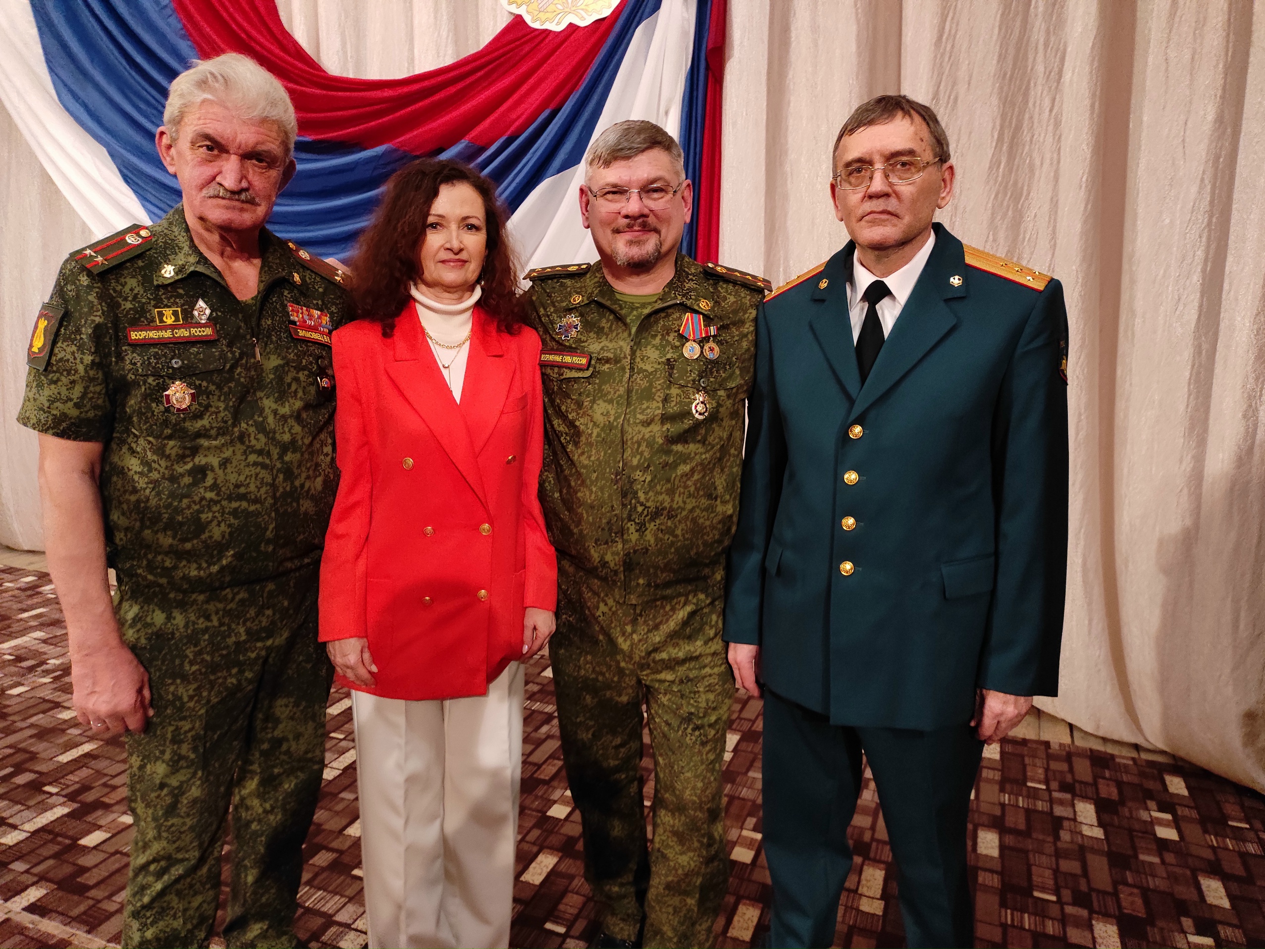 С Днём Победы поздравят «Золотые погоны»