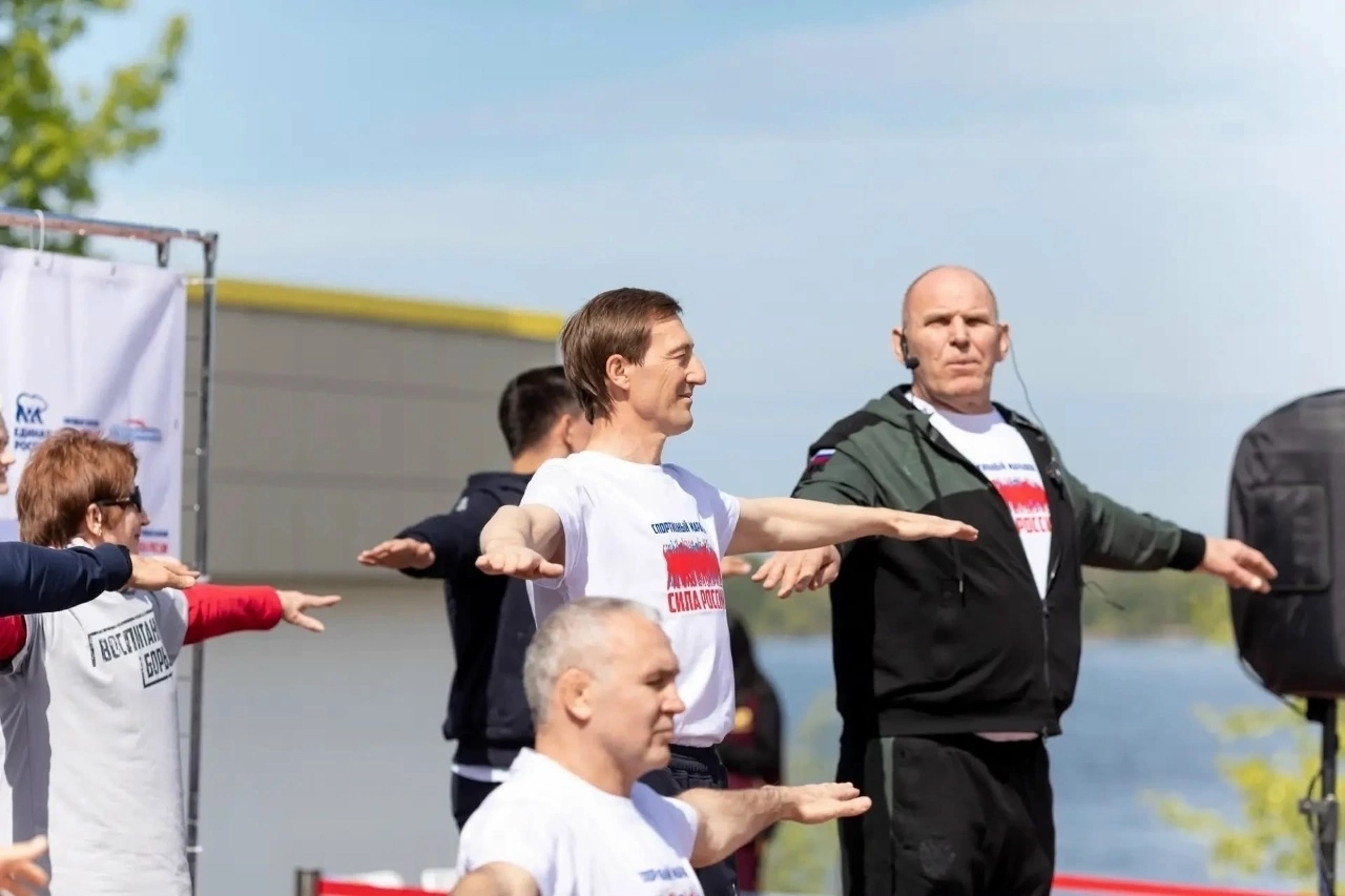 На зарядку с Карелиным и Живайкиным - становись! 