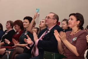 Поднялись на ступеньку выше